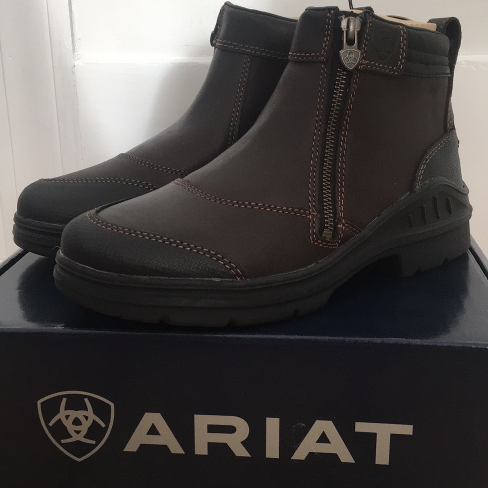 NWT Ariat Barnyard Side Zip boots